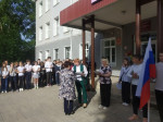 В школе прошла торжественная линейка &laquo;За честь школы&raquo;. 