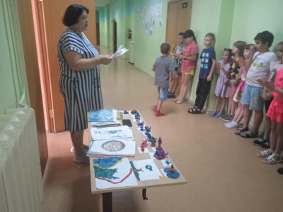 Окончание второй смены в пришкольном лагере.