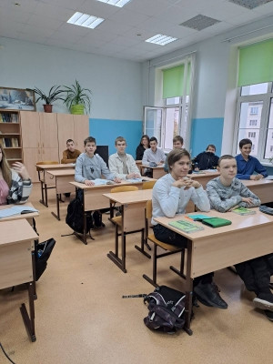 Классный час на тему "Парад Памяти"