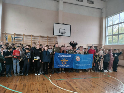В школе прошла военно-спортивная игра "Зарница"
