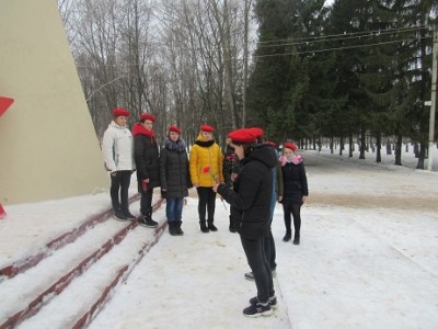 Возложение цветов к Мемориальному комплексу в честь 40-летия Победы.